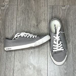 Women’s size 9 shoe